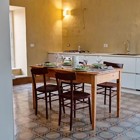 Konukevi Palazzo Pati 4*